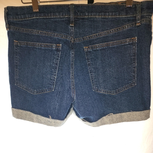 Gap Short Shorts - Picture 6 of 6